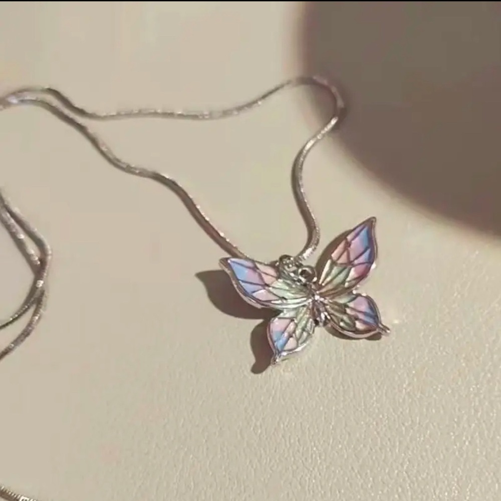 NWT!  Gradient Colorful Butterfly Fresh Cute Sweet Design Pendant Necklace.